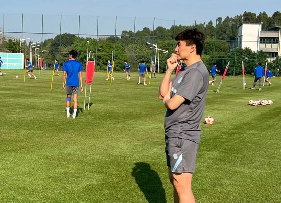 这意味着，他可能会在赛季结束后离开，并且会给俱乐部带来更多的转会费。